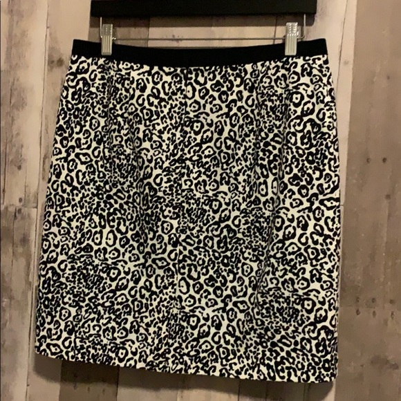 Ann Taylor black & white snow leopard mini skirt - Picture 4 of 7